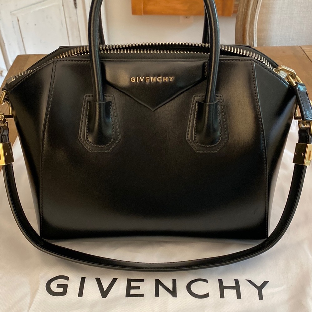 Small Givenchy Antigona bag in leather